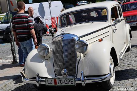 Mednarodna revija starodobnikov v Kamnik privabila ljubitelje klasičnih vozil (33)